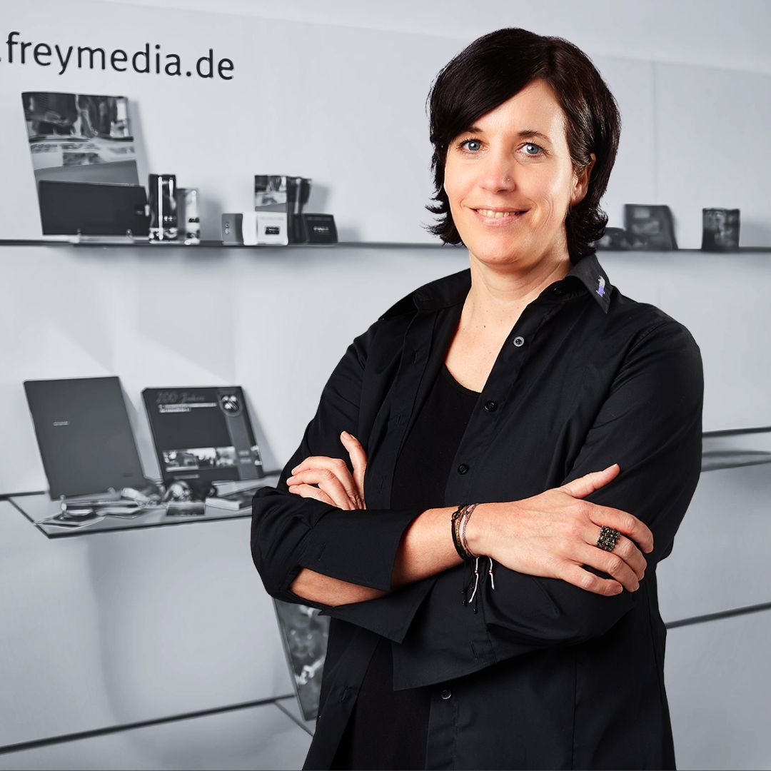 Ansprechpartnerin: Michaela Kozik - FREY PRINT + MEDIA